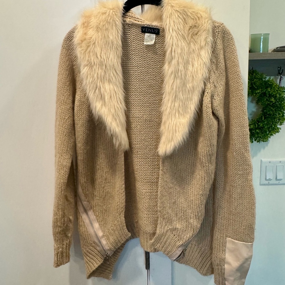 VENUS Beige Cardigan with Faux Fur Trim